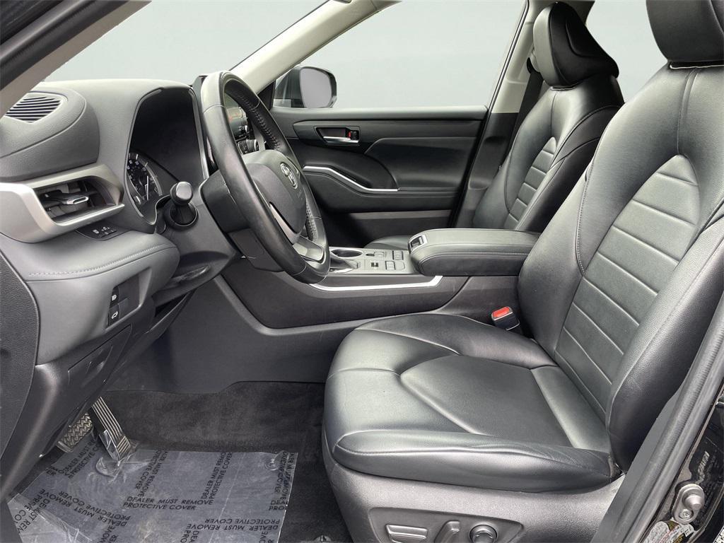 used 2022 Toyota Highlander car, priced at $35,000