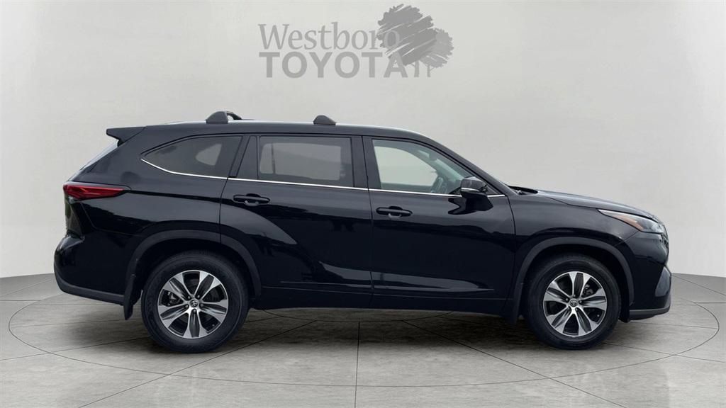 used 2022 Toyota Highlander car, priced at $35,000