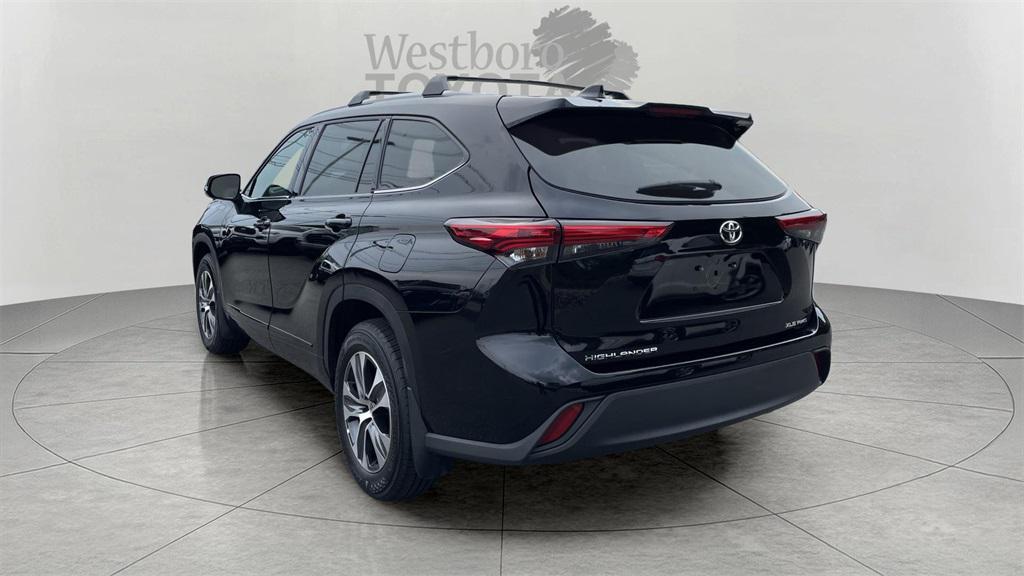 used 2022 Toyota Highlander car, priced at $35,000