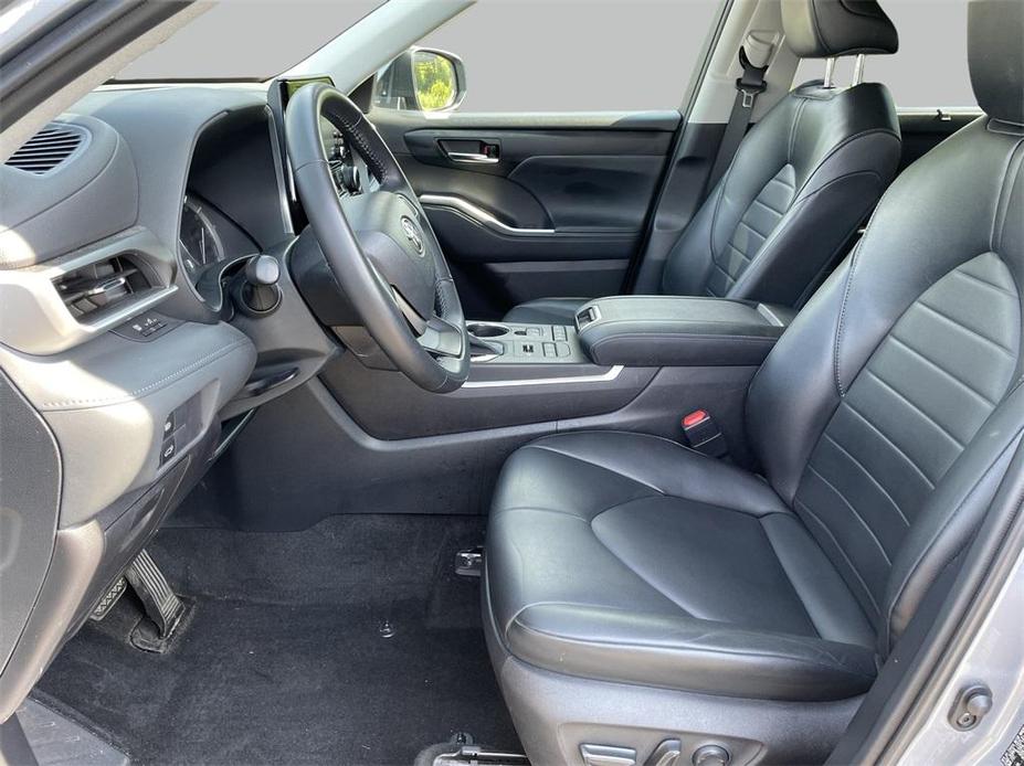 used 2022 Toyota Highlander car, priced at $36,000