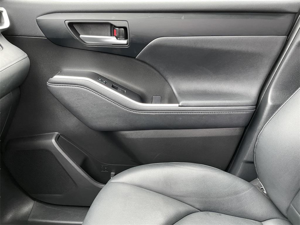 used 2023 Toyota Highlander car, priced at $39,000
