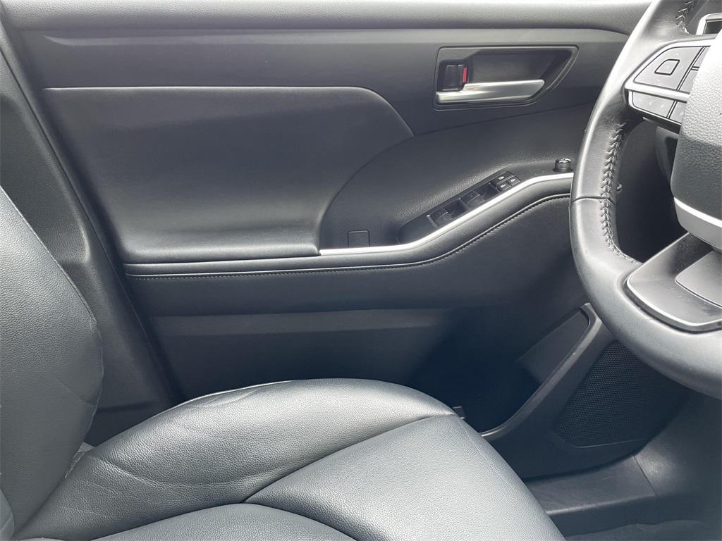 used 2023 Toyota Highlander car, priced at $39,000