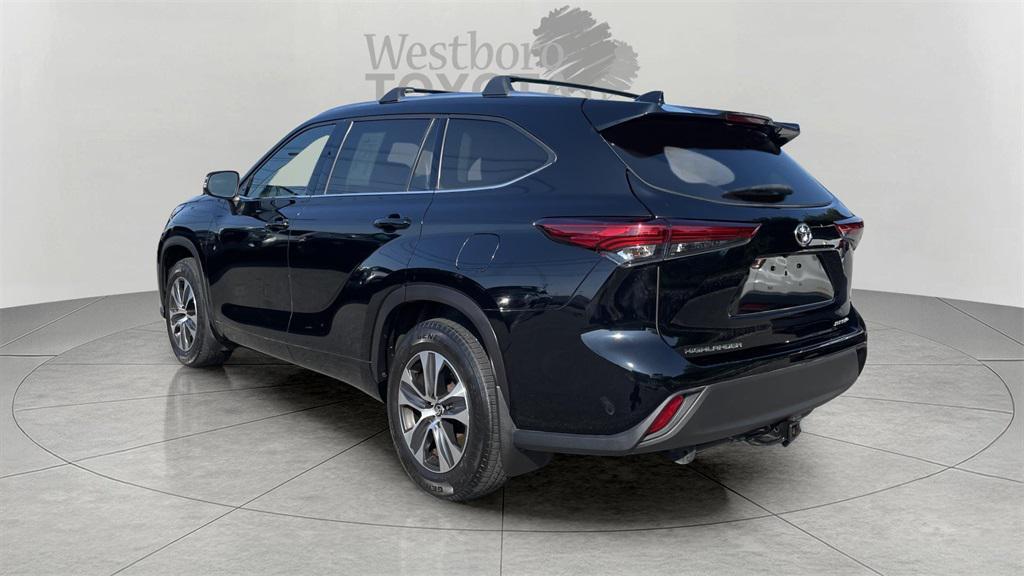 used 2020 Toyota Highlander car, priced at $23,000