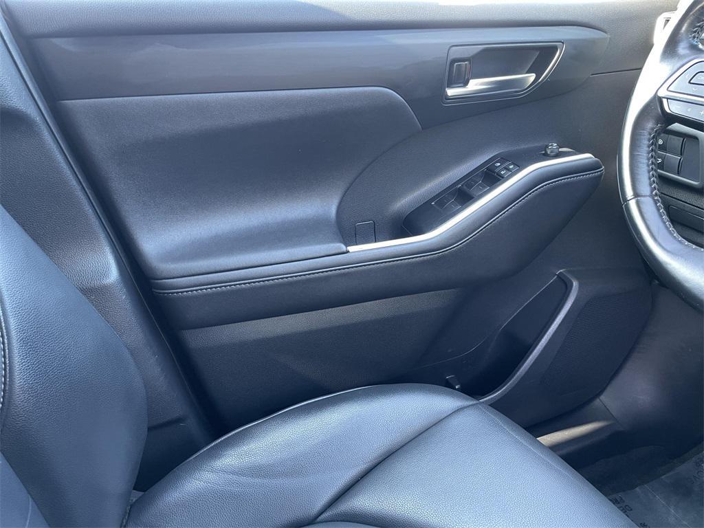 used 2020 Toyota Highlander car, priced at $23,000