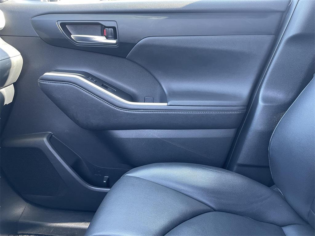 used 2020 Toyota Highlander car, priced at $23,000