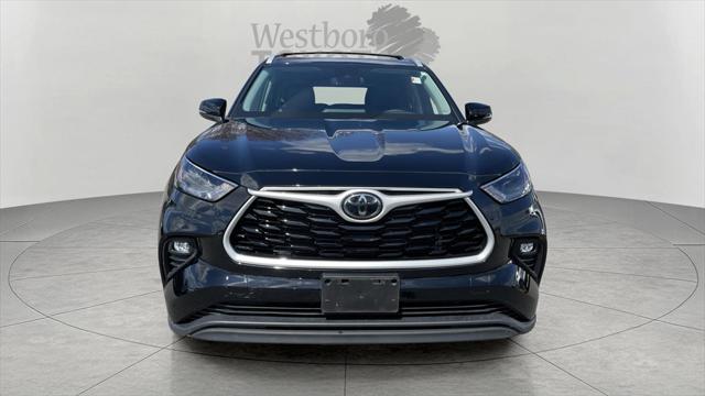 used 2023 Toyota Highlander car, priced at $39,000