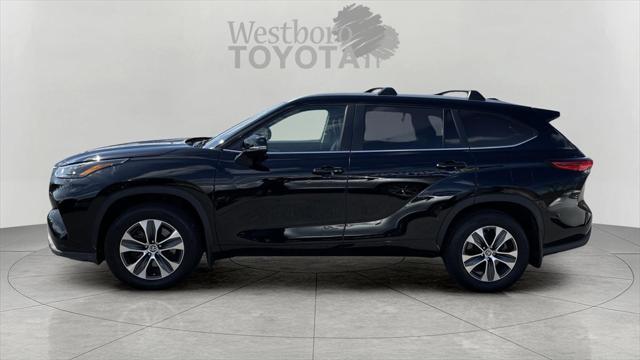 used 2023 Toyota Highlander car, priced at $39,000
