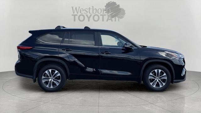 used 2023 Toyota Highlander car, priced at $39,000