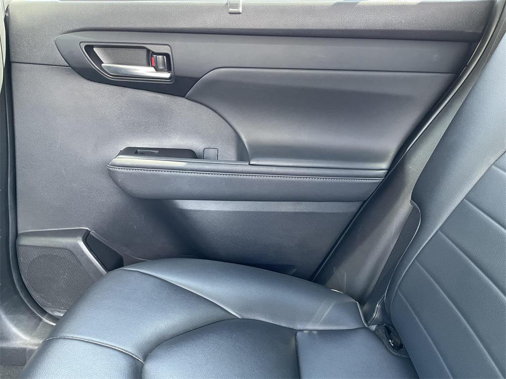 used 2023 Toyota Highlander car, priced at $39,000