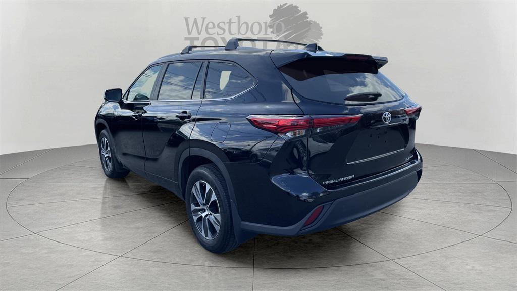 used 2023 Toyota Highlander car, priced at $39,000