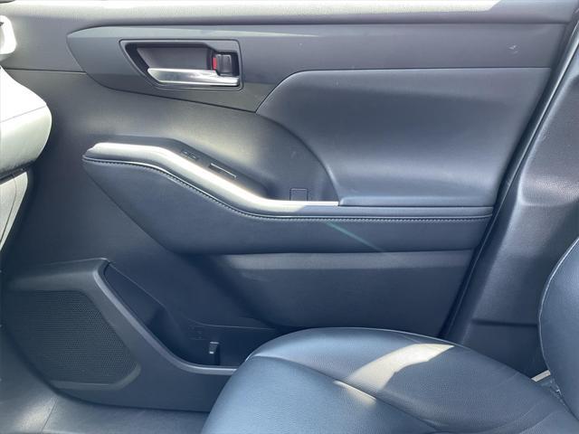 used 2023 Toyota Highlander car, priced at $39,000
