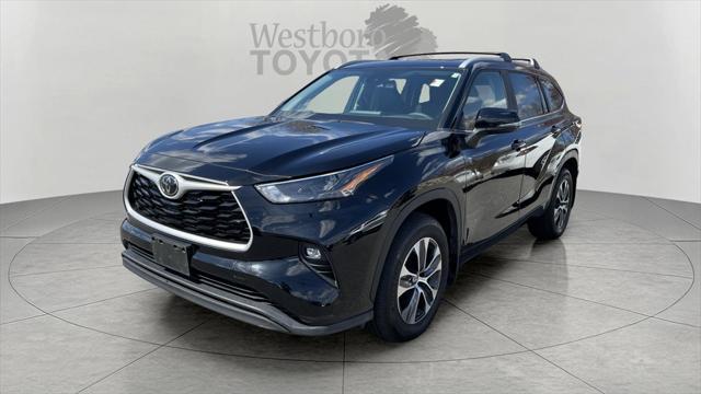 used 2023 Toyota Highlander car, priced at $39,000