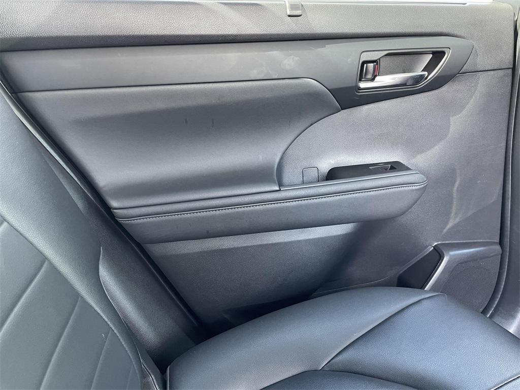 used 2023 Toyota Highlander car, priced at $39,000