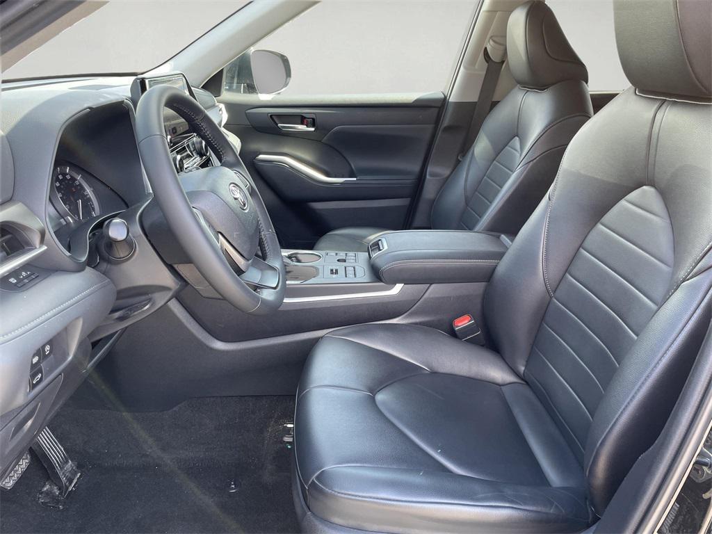 used 2023 Toyota Highlander car, priced at $39,000