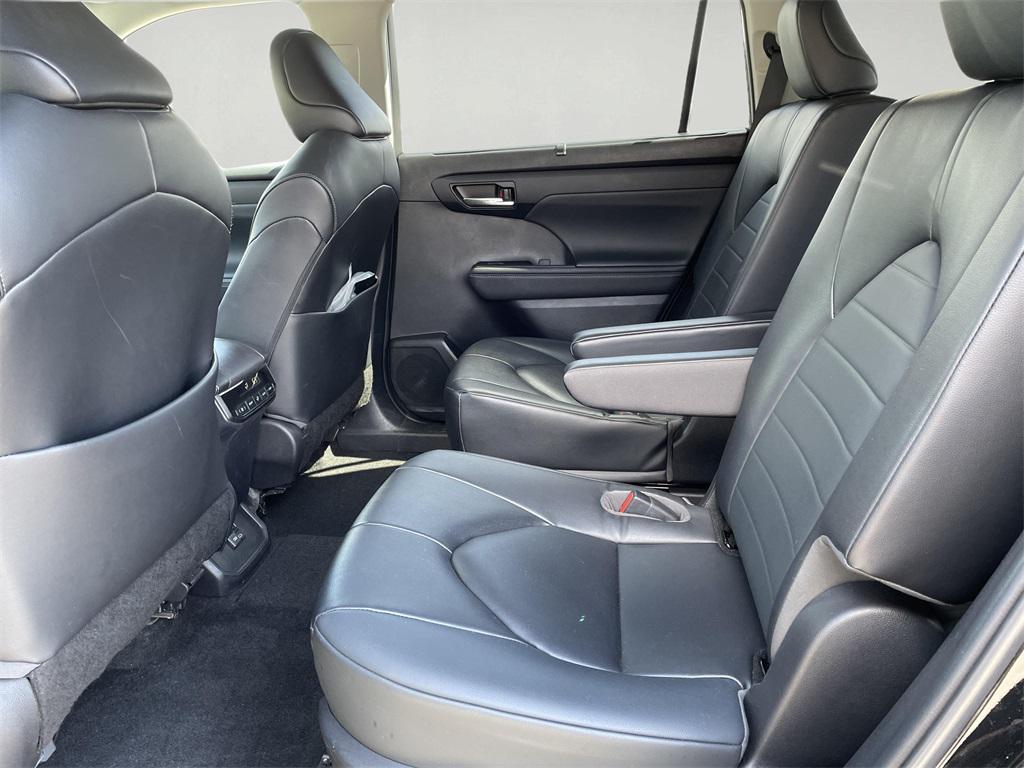 used 2023 Toyota Highlander car, priced at $39,000