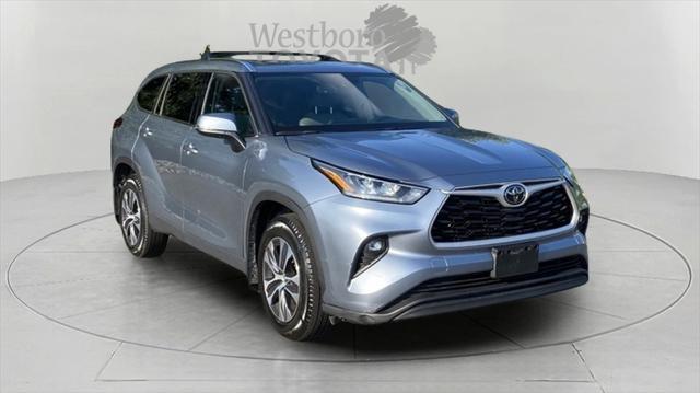 used 2020 Toyota Highlander car, priced at $31,000