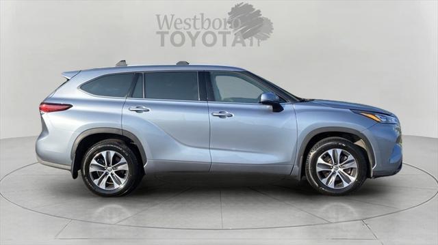 used 2020 Toyota Highlander car, priced at $31,000