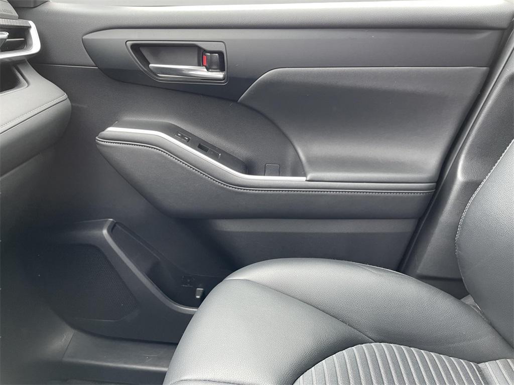 used 2024 Toyota Highlander car, priced at $44,000