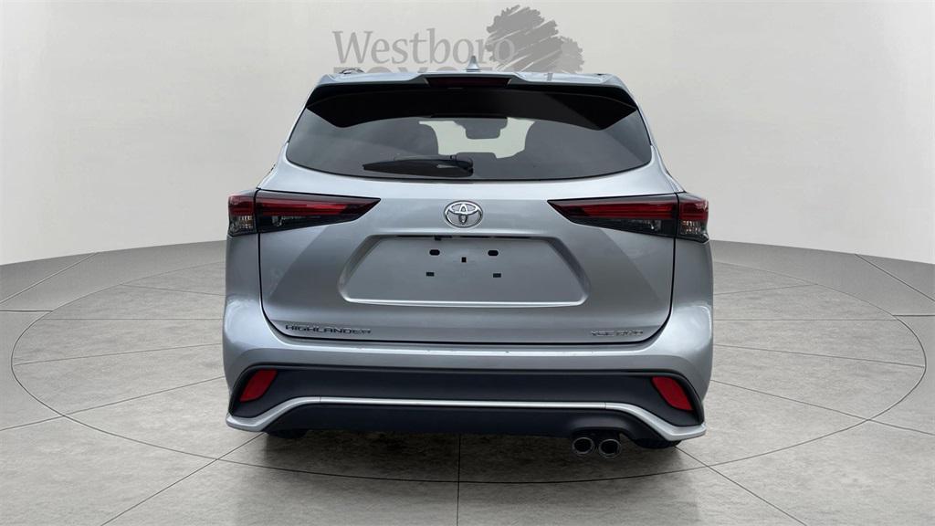 used 2024 Toyota Highlander car, priced at $44,000