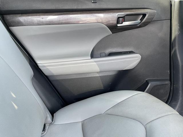 used 2022 Toyota Highlander car, priced at $39,000