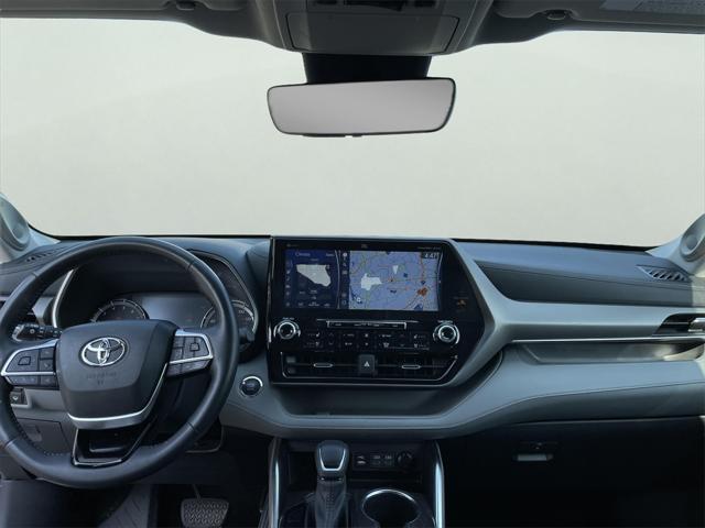 used 2022 Toyota Highlander car, priced at $39,000