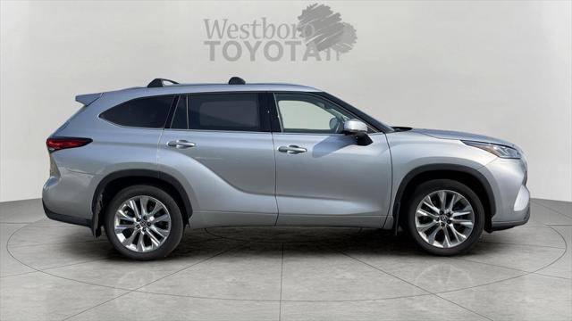 used 2022 Toyota Highlander car, priced at $39,000