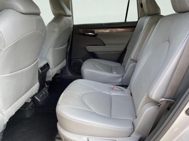 used 2022 Toyota Highlander car, priced at $39,000