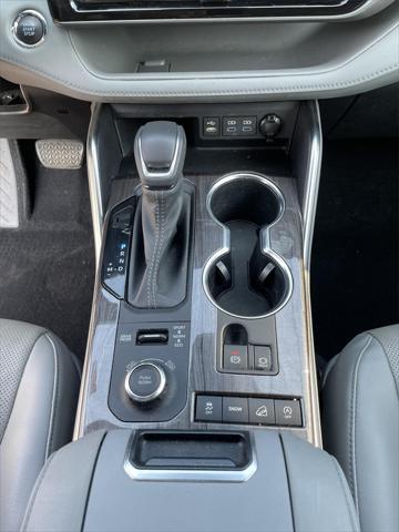 used 2022 Toyota Highlander car, priced at $39,000