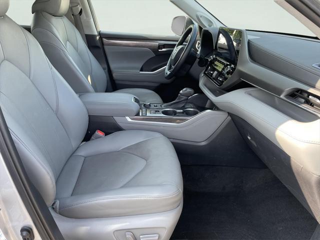 used 2022 Toyota Highlander car, priced at $39,000