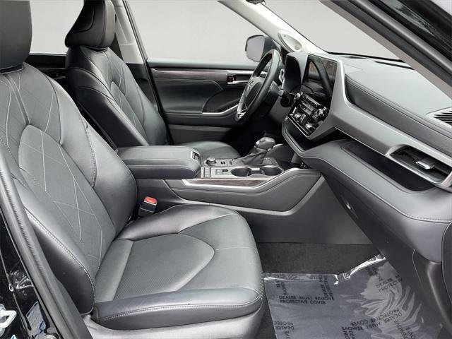 used 2022 Toyota Highlander car, priced at $41,000