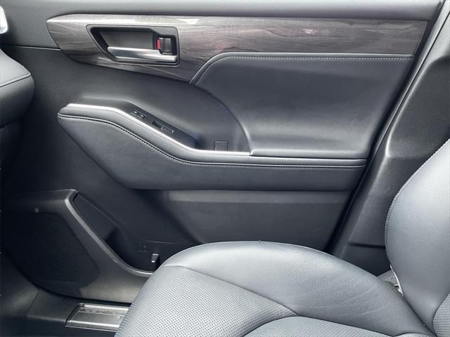 used 2022 Toyota Highlander car, priced at $41,000