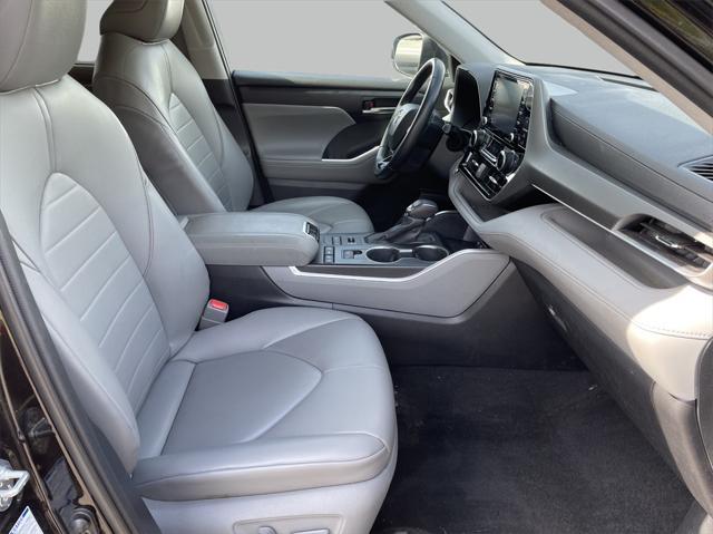 used 2021 Toyota Highlander car, priced at $26,000