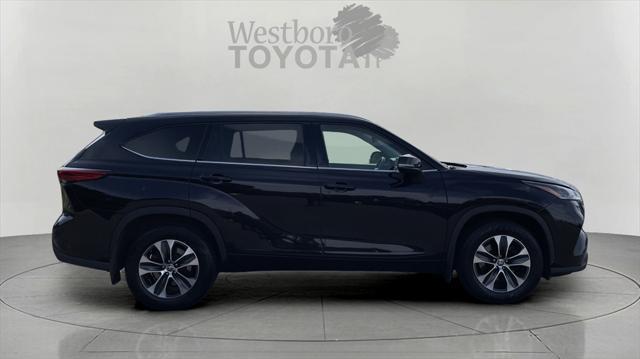 used 2021 Toyota Highlander car, priced at $26,000