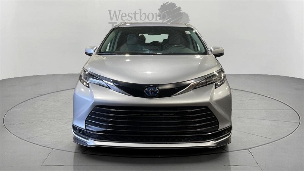 used 2023 Toyota Sienna car, priced at $39,900
