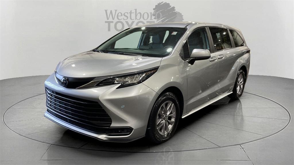 used 2023 Toyota Sienna car, priced at $39,900