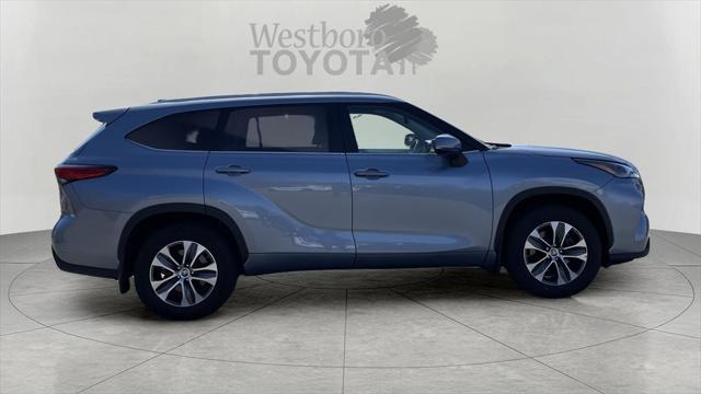 used 2023 Toyota Highlander car, priced at $40,000