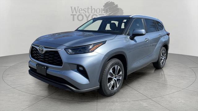 used 2023 Toyota Highlander car, priced at $40,000