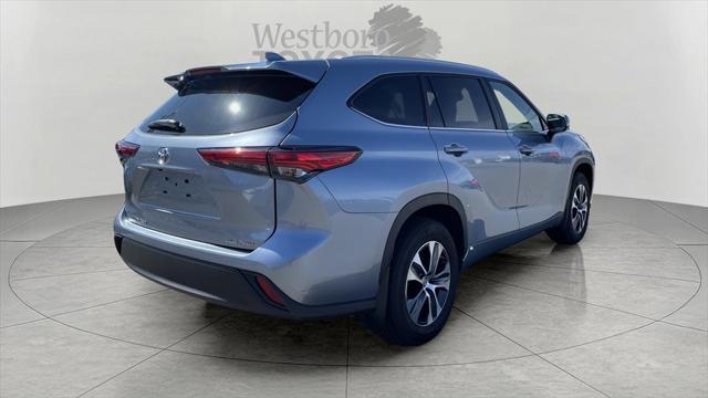 used 2023 Toyota Highlander car, priced at $40,000