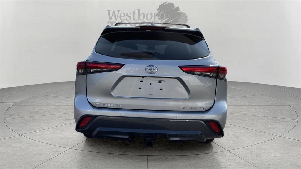 used 2022 Toyota Highlander car, priced at $39,000