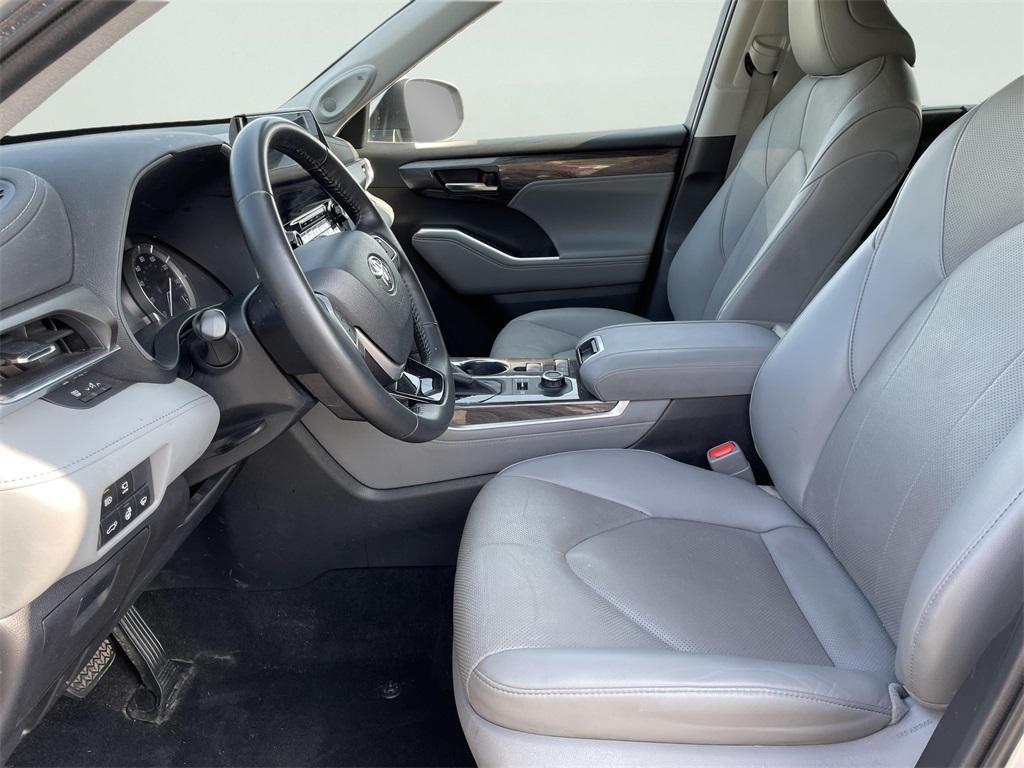 used 2022 Toyota Highlander car, priced at $39,000