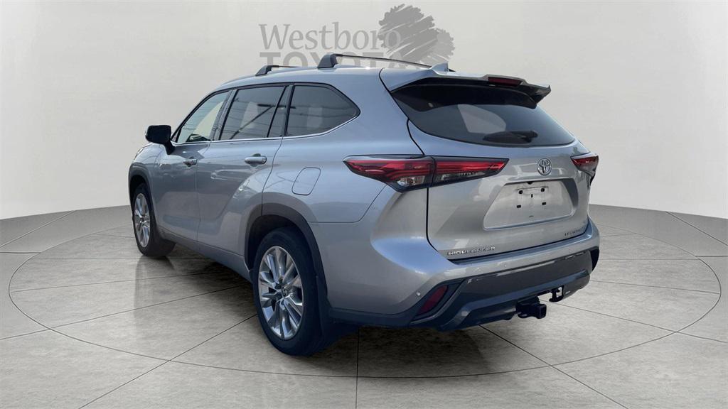 used 2022 Toyota Highlander car, priced at $39,000