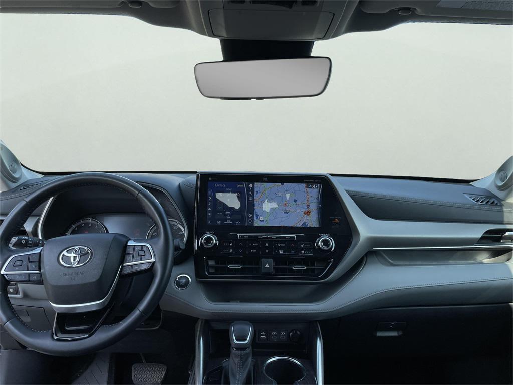 used 2022 Toyota Highlander car, priced at $39,000