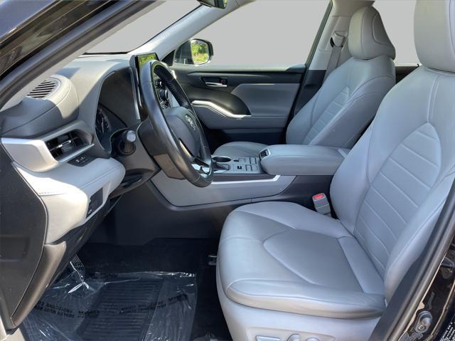 used 2020 Toyota Highlander car, priced at $28,000