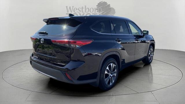 used 2020 Toyota Highlander car, priced at $28,000