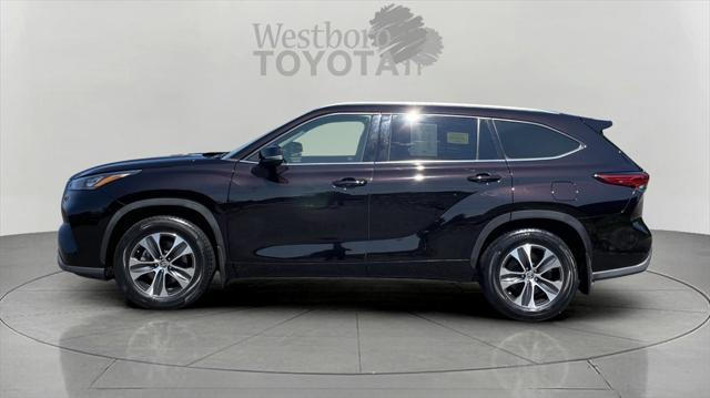 used 2020 Toyota Highlander car, priced at $28,000