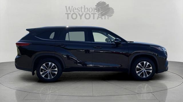 used 2020 Toyota Highlander car, priced at $28,000