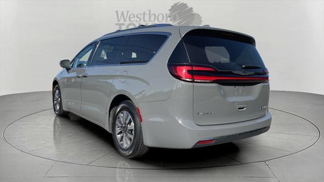 used 2021 Chrysler Pacifica Hybrid car, priced at $25,000