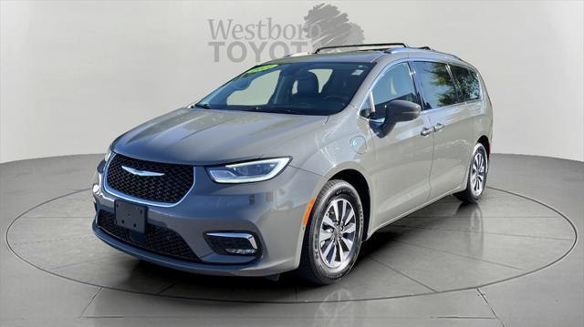 used 2021 Chrysler Pacifica Hybrid car, priced at $25,000