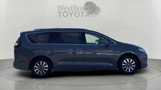 used 2021 Chrysler Pacifica Hybrid car, priced at $25,000