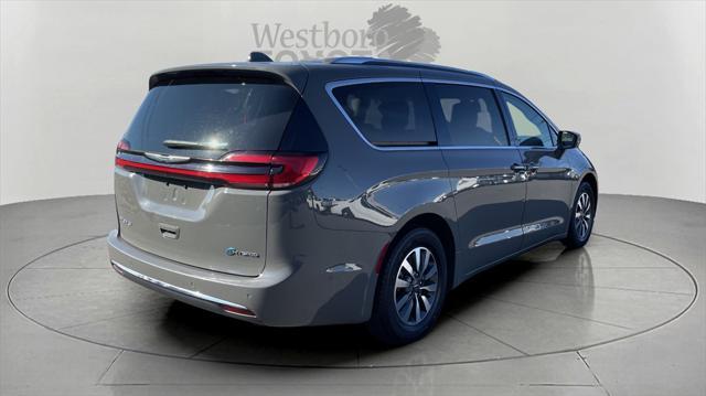 used 2021 Chrysler Pacifica Hybrid car, priced at $25,000